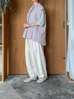 ROBE de PEAU / LINEN FRILL NO SLEEVE BLOUSE (ASH PINK)