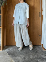 ROBE de PEAU / LINEN FRILL NO SLEEVE BLOUSE (ASH BLUE)