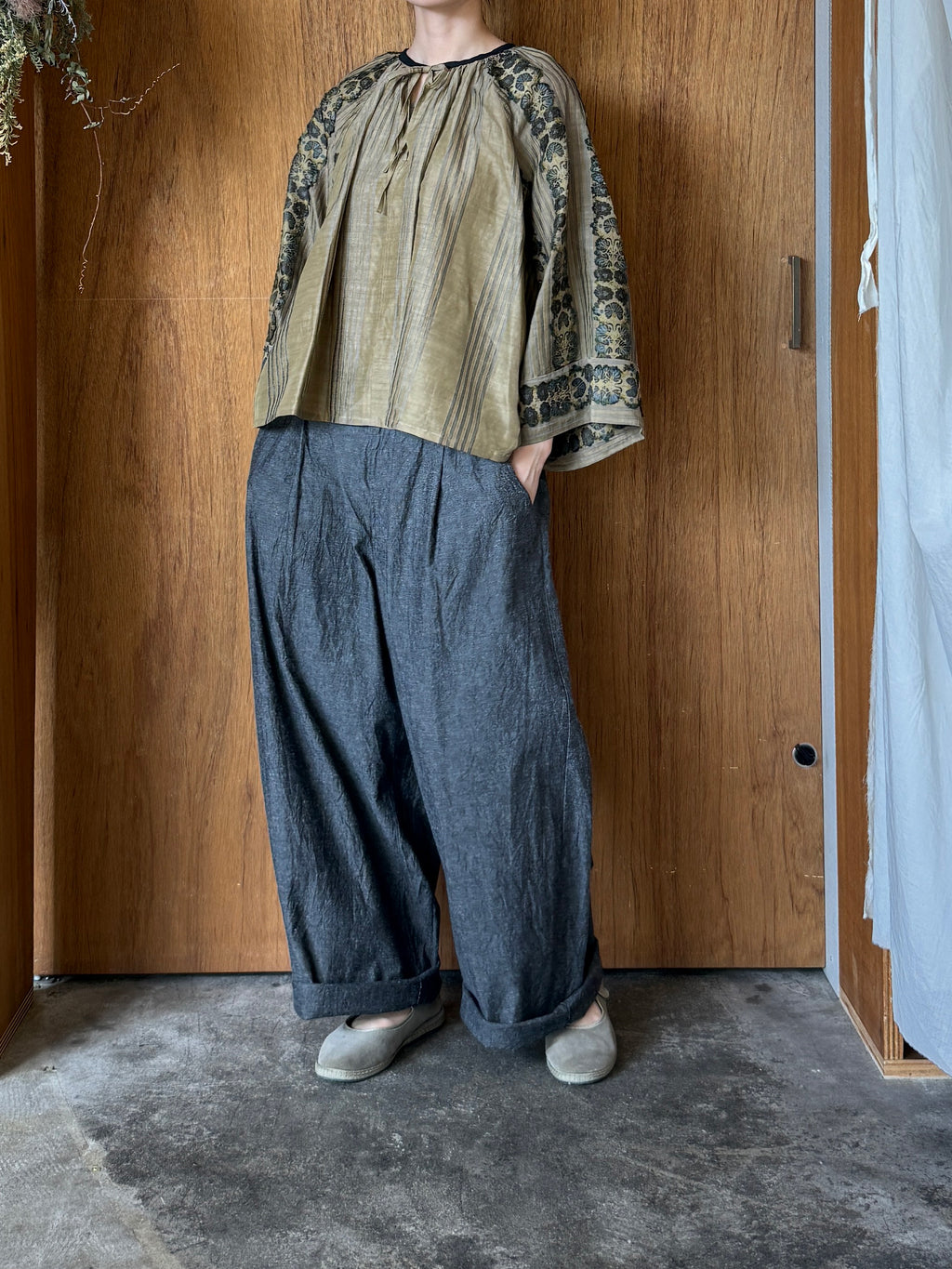GASA / ガサ | 劇場の片隅 エンブロイダリー ブラウス シャツ | F | ash blue | レディース GASA / ガサ | 劇場の片隅 エンブロイダリー ブラウス シャツ | F