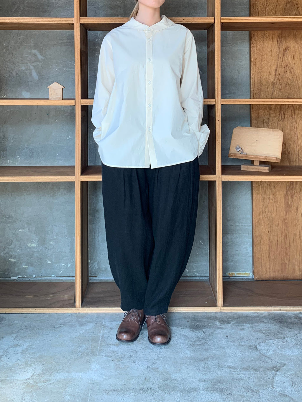 Vlas Blomme / Cotton Hemp High Count ミニセーラーカラーシャツ (Écru)