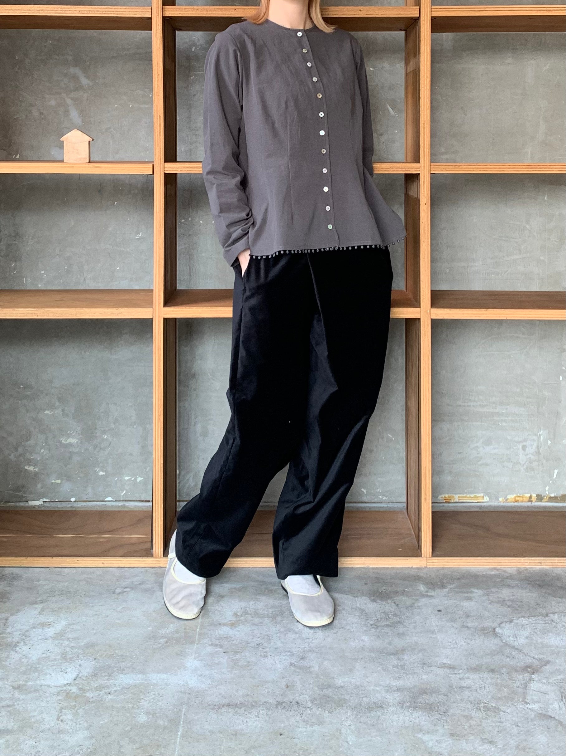 SUSURI / コミブラウス（charcoal）