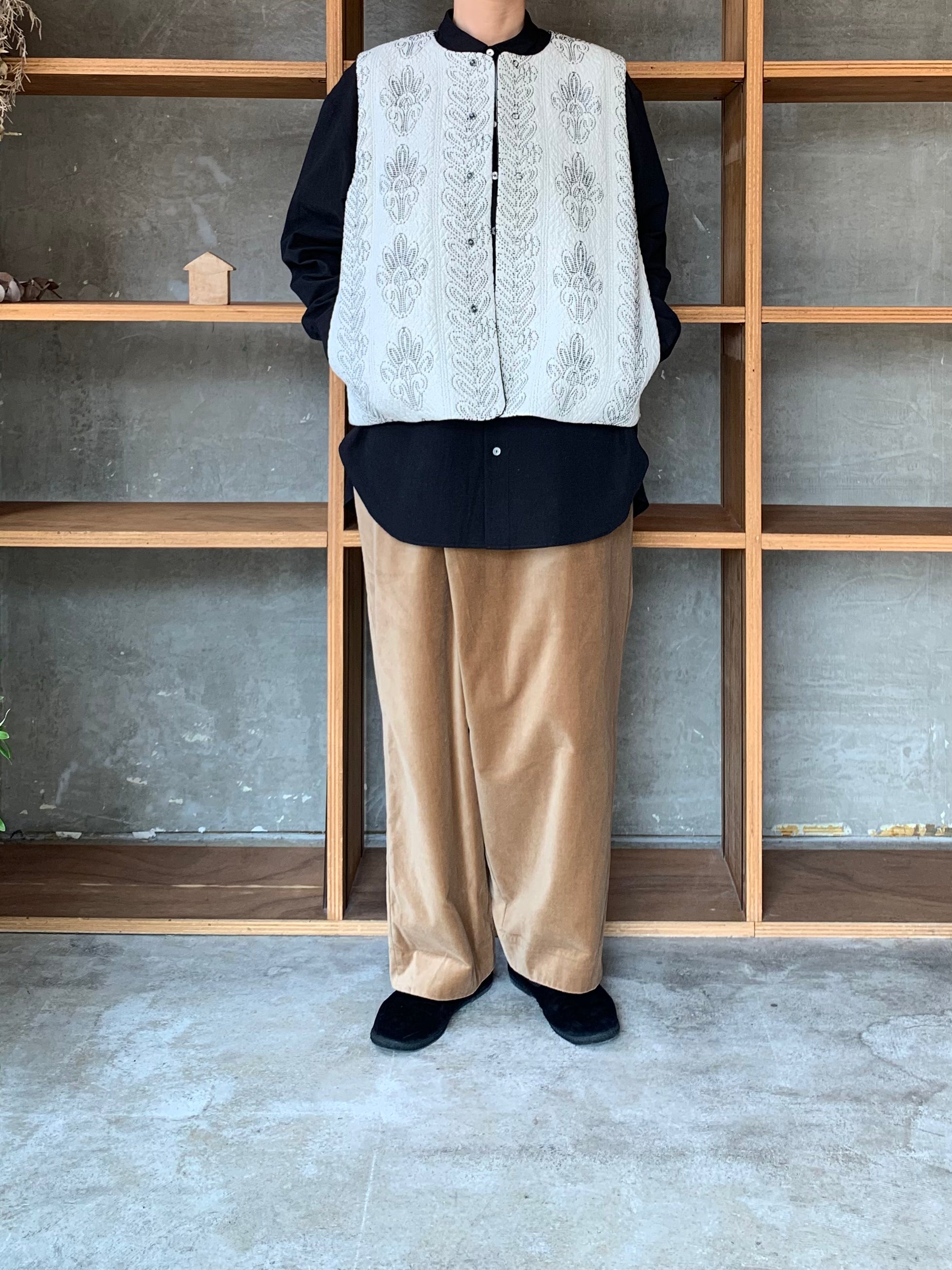 qiri / boutis jacqard vest (クロ柄色)