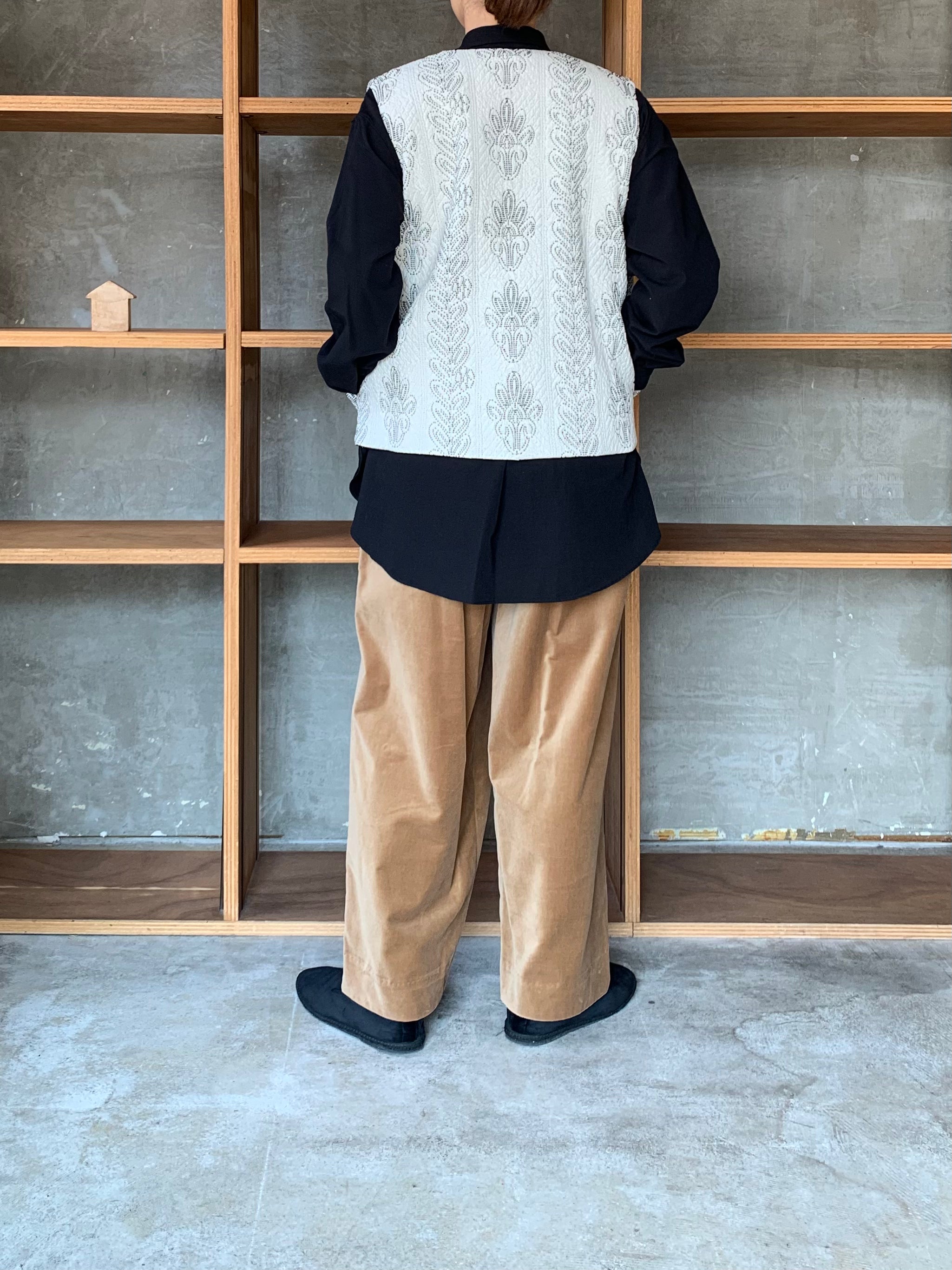 qiri / boutis jacqard vest (クロ柄色)