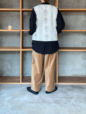 qiri / boutis jacqard vest (クロ柄色)