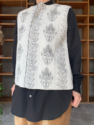 qiri / boutis jacqard vest (クロ柄色)