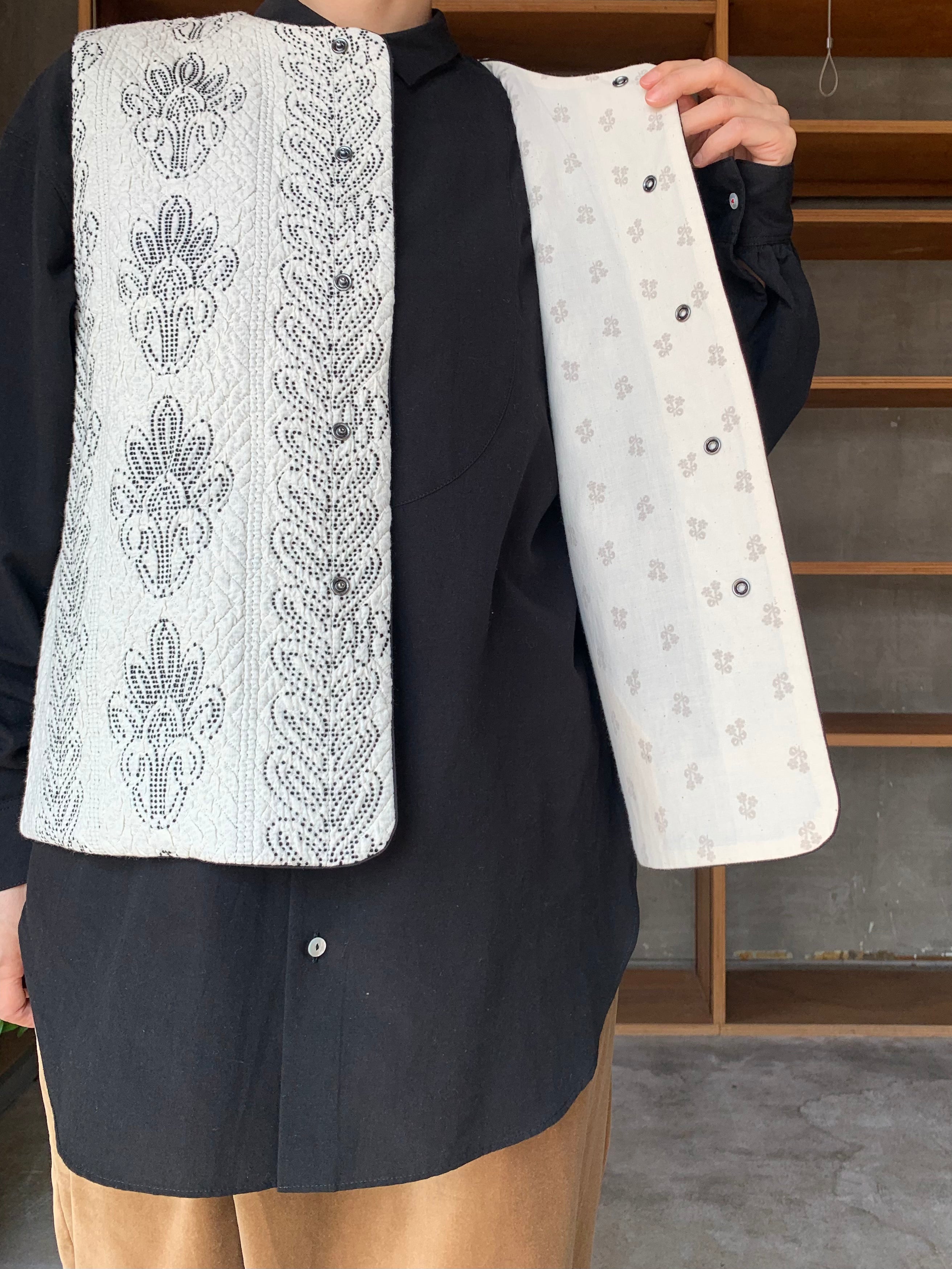 qiri / boutis jacqard vest (クロ柄色)