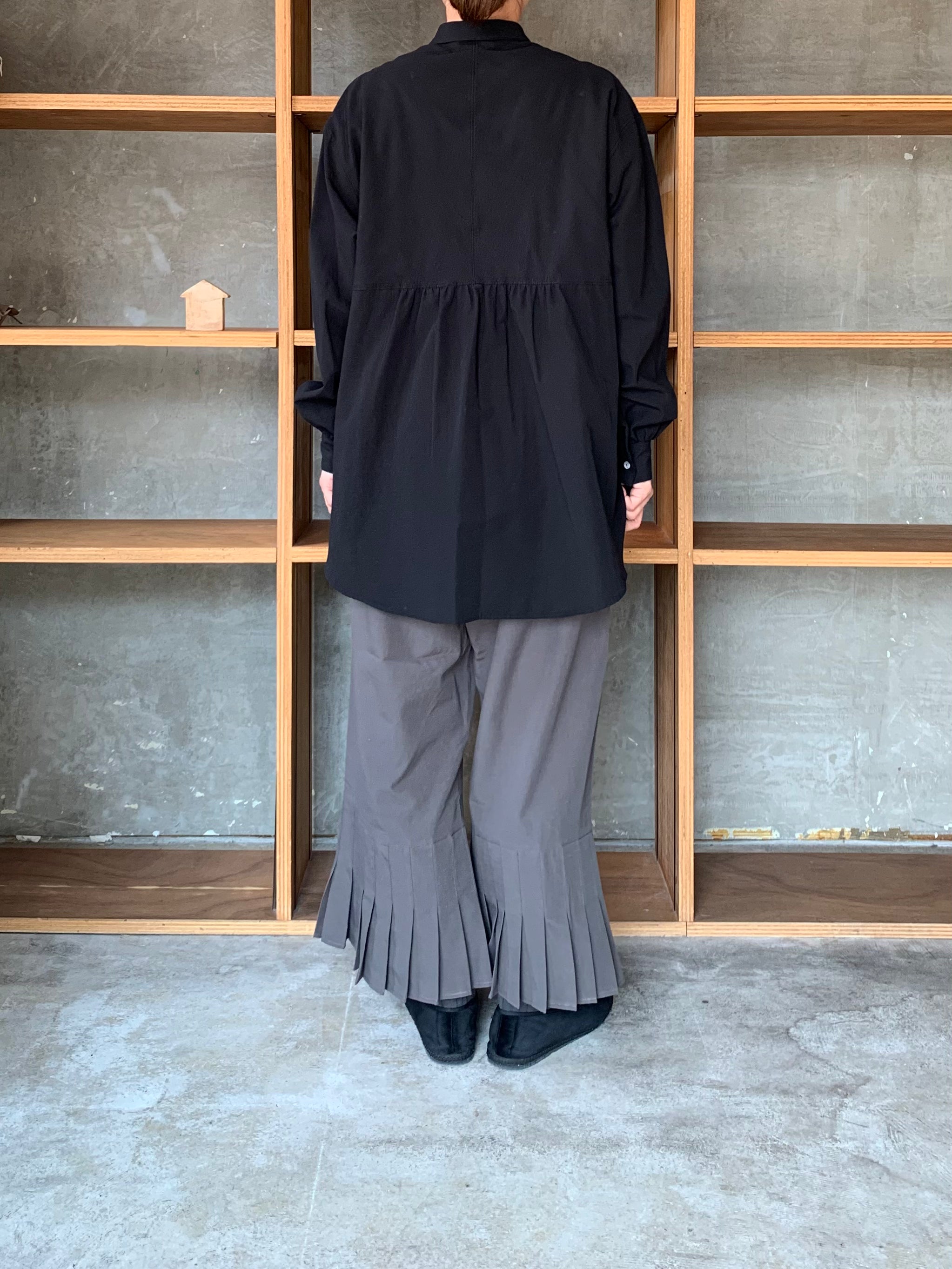 SUSURI / フルッターパンツ（charcoal）