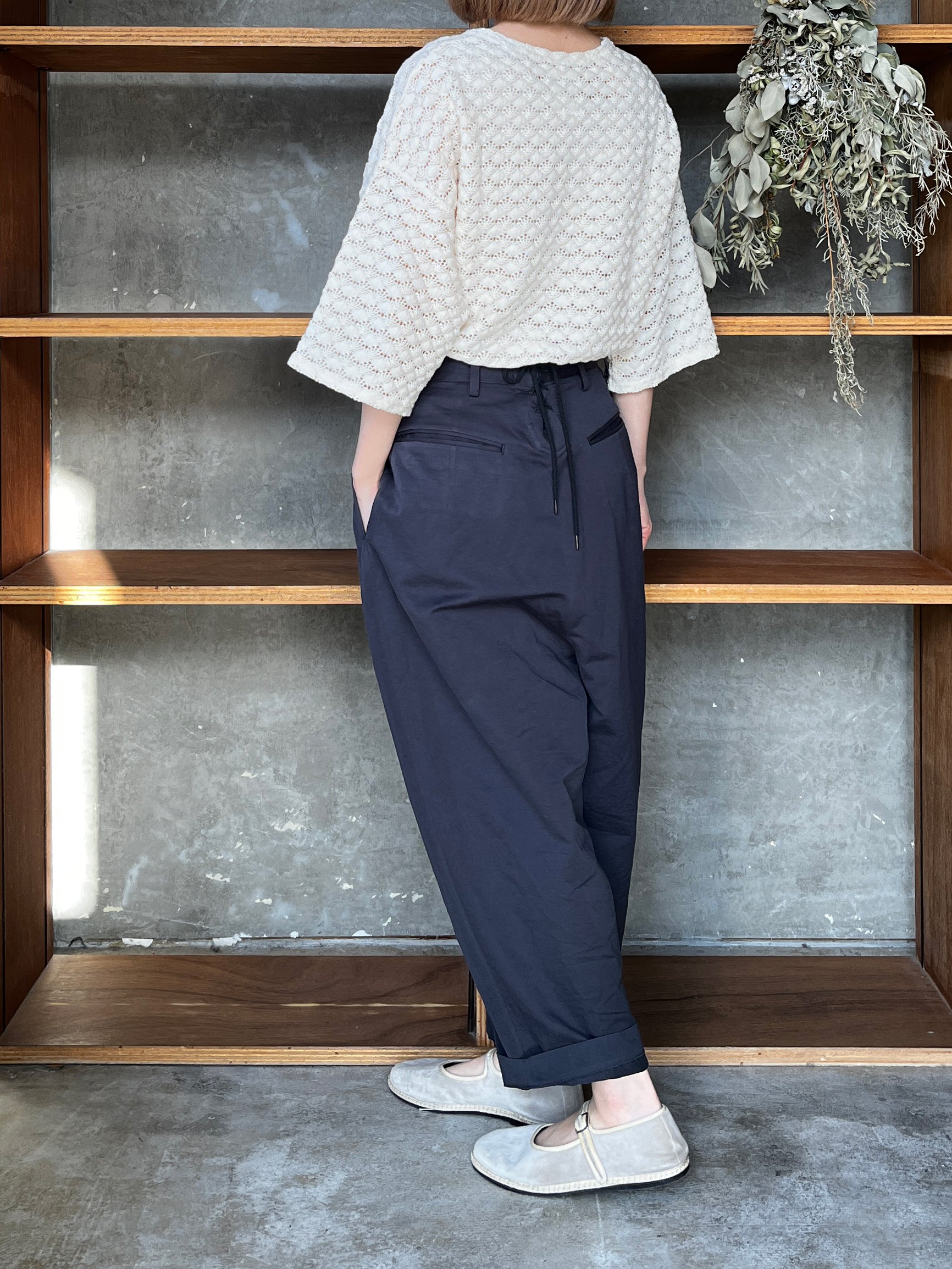 SUSURI / ミューパンツ（greenish black）