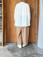 suzuki takayuki / tucked blouse（papyrus）