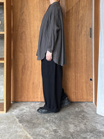 suzuki takayuki / tucked blouse（slate grey）