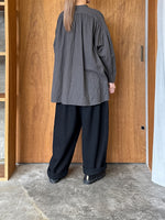 suzuki takayuki / tucked blouse（slate grey）