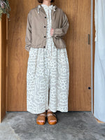 tumugu / コットンウェービープリント オールインワン（BEIGE）