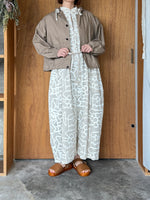 tumugu / コットンウェービープリント オールインワン（BEIGE）